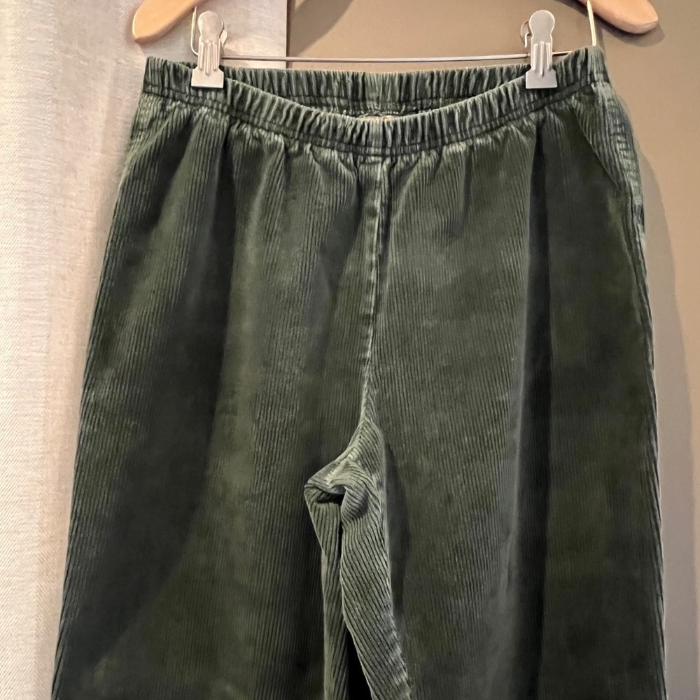 Vintage Abercrombie & Fitch Army Green Corduroy pants, Size Medium - Picture 3 of 10